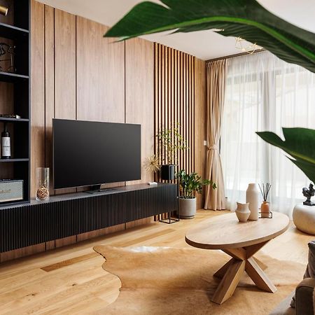 Pure Living Apartment W. Private Parking Braşov Exterior foto