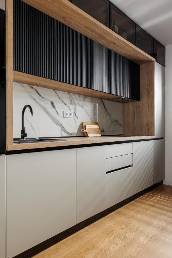 Pure Living Apartment W. Private Parking Braşov Exterior foto