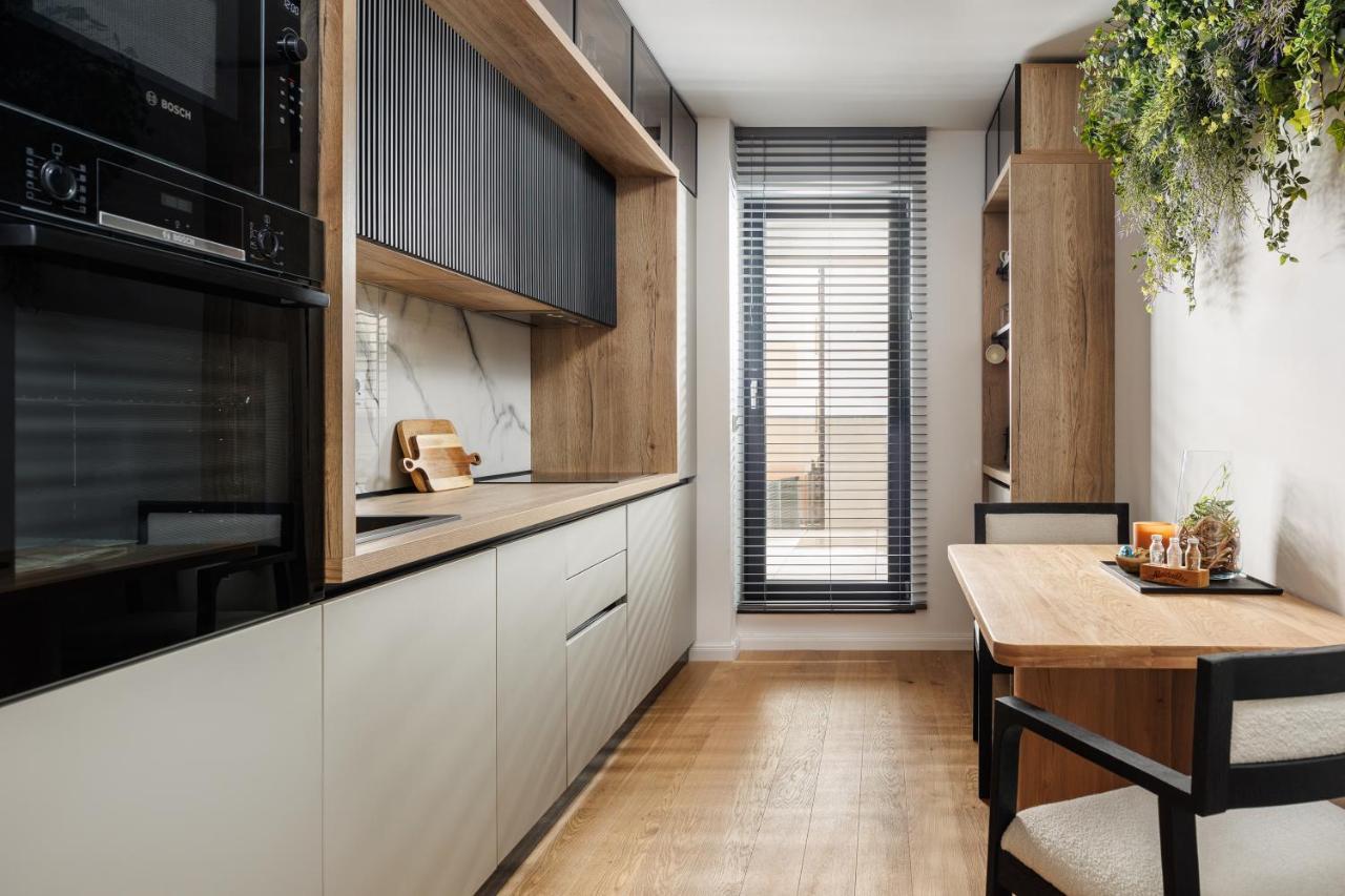 Pure Living Apartment W. Private Parking Braşov Exterior foto